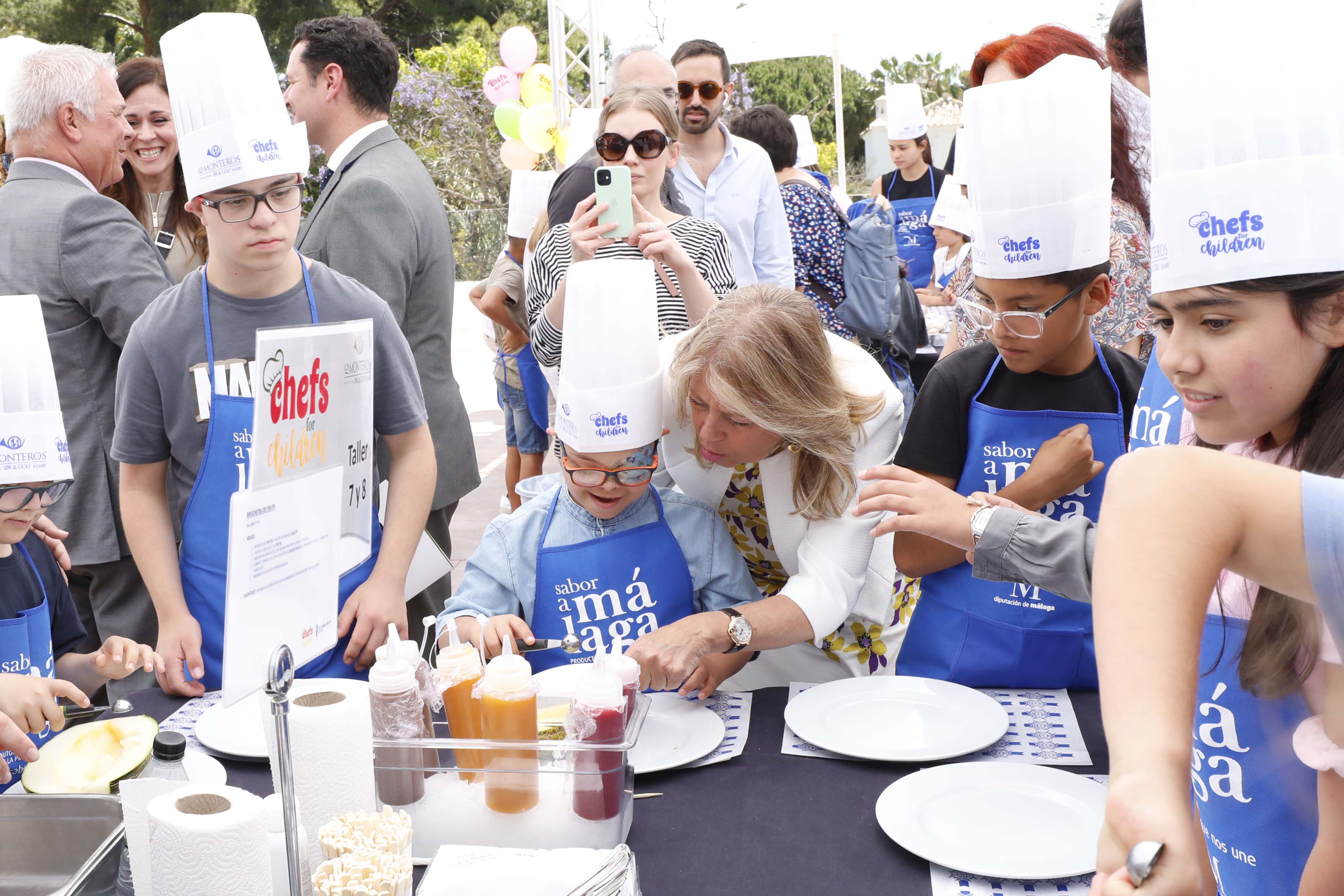 La alcaldesa subraya que la nueva edición de ‘Chefs for Children’ “vuelve a aunar con éxito solidaridad y alta gastronomía en Marbella” con la participación de 30 estrellas Michelin y 150 escolares